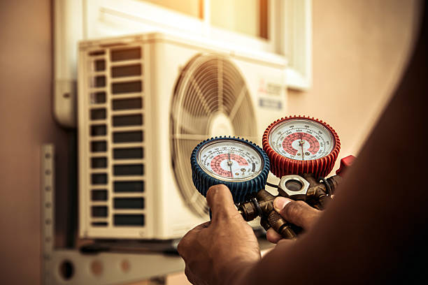 Professional Hvac technician working in Covington, LA